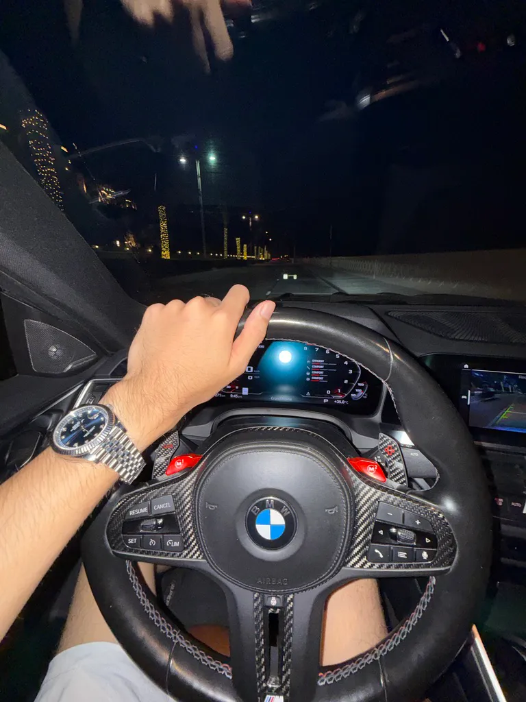 Lái BMW M4 lúc nửa đêm