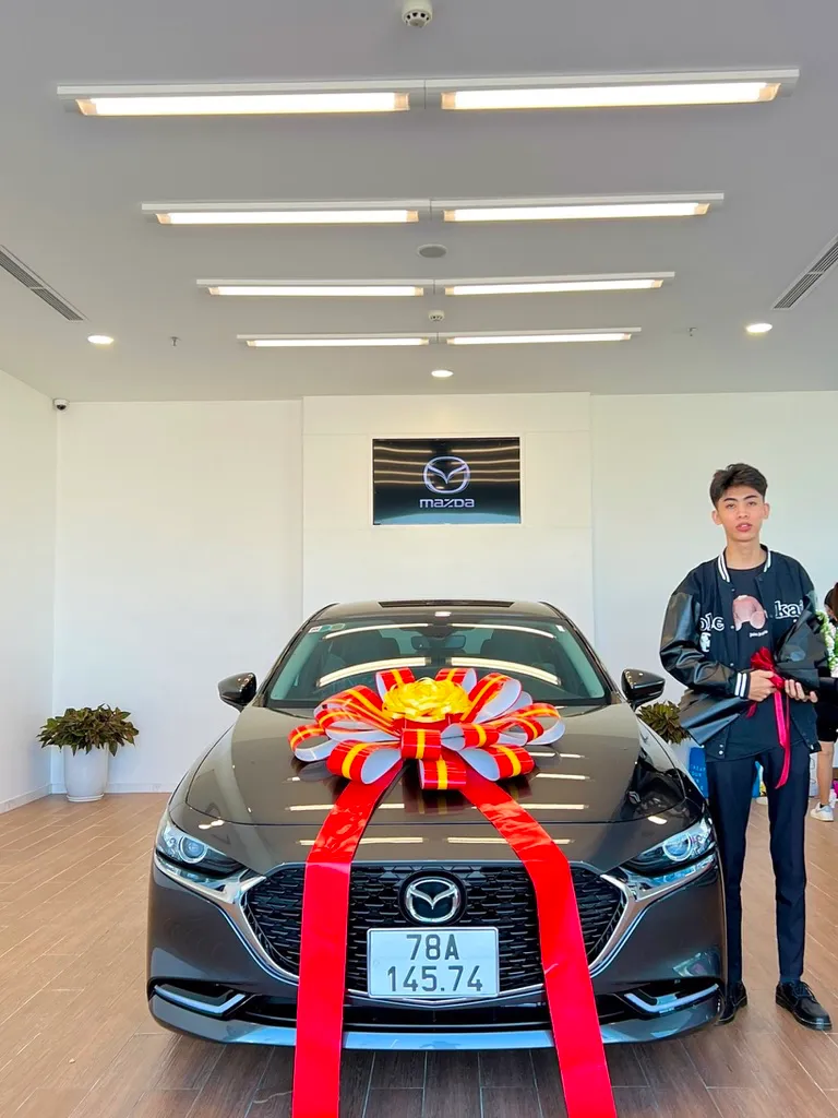 Chiếc Mazda đầu tiên, ngày nhận xe